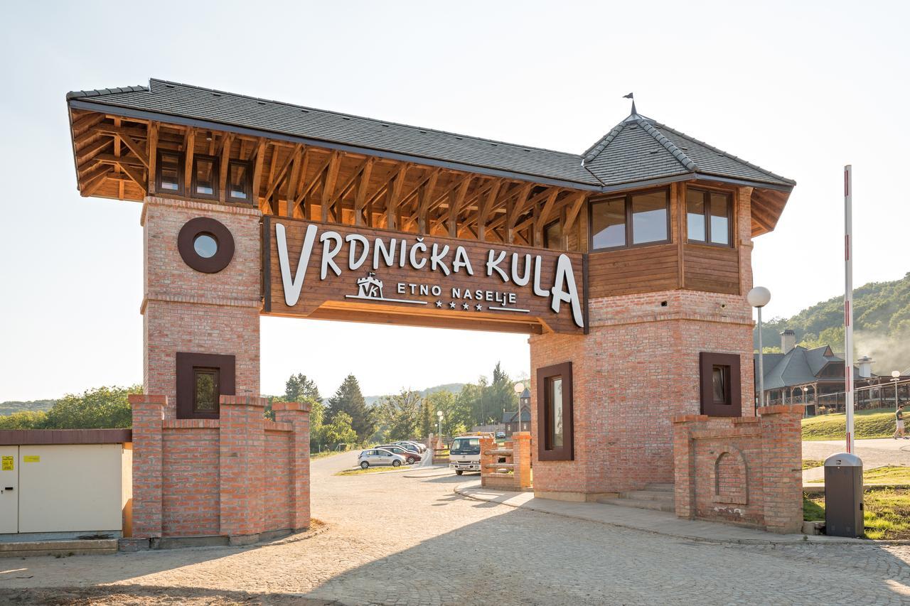 维尔蒂尼克Etno Naselje Vrdnicka Kula住宿加早餐旅馆 外观 照片