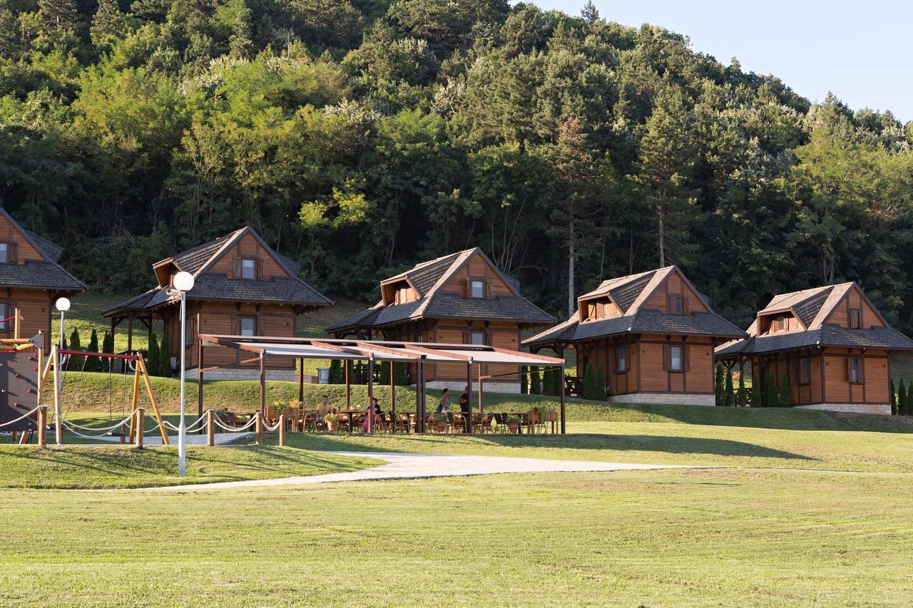 维尔蒂尼克Etno Naselje Vrdnicka Kula住宿加早餐旅馆 外观 照片