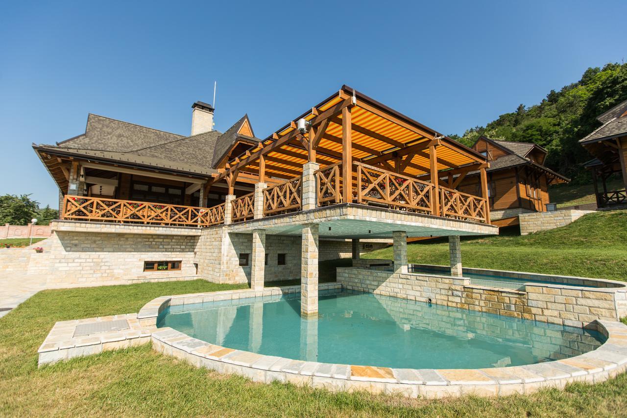 维尔蒂尼克Etno Naselje Vrdnicka Kula住宿加早餐旅馆 外观 照片