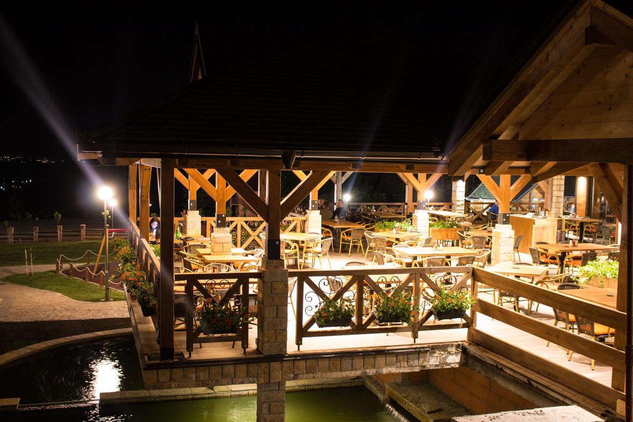 维尔蒂尼克Etno Naselje Vrdnicka Kula住宿加早餐旅馆 外观 照片
