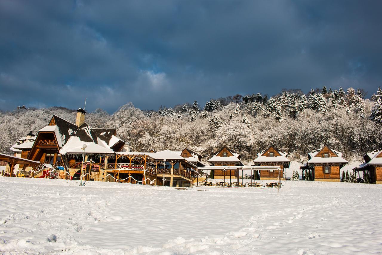 维尔蒂尼克Etno Naselje Vrdnicka Kula住宿加早餐旅馆 外观 照片